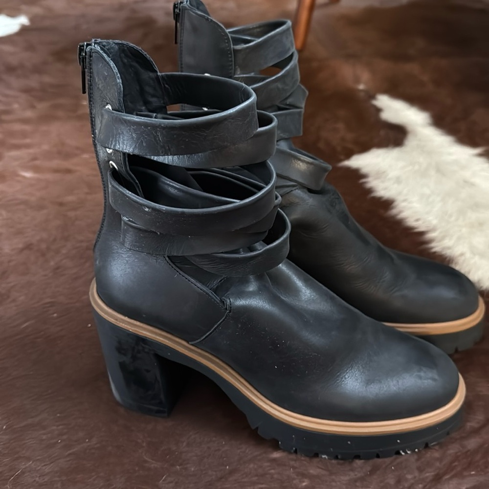 ✨FREE PEOPLE✨ boots, size 40, EUC, worn once.